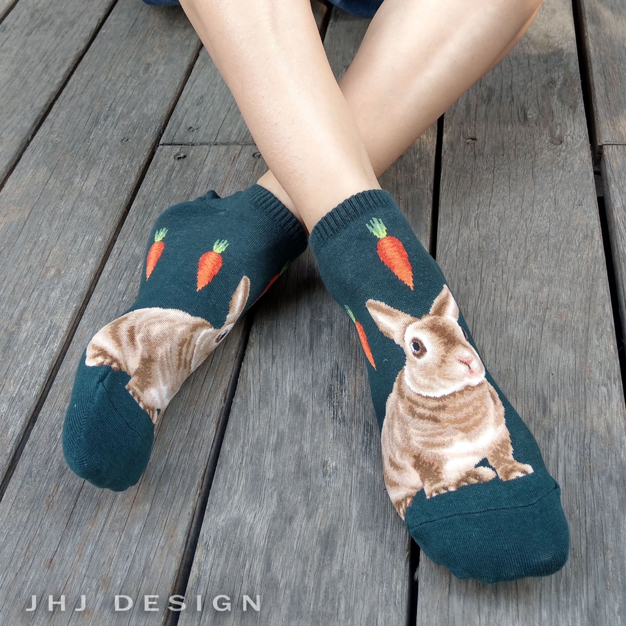 Wild Life Ankles Red Rabbit Socks